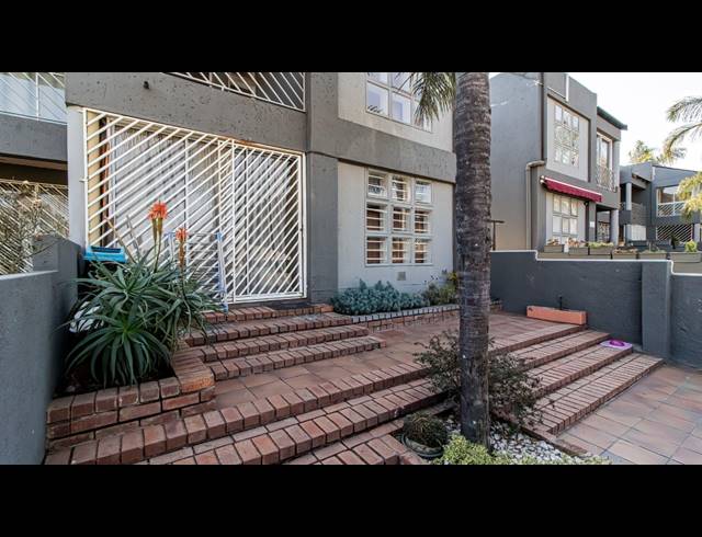 3 BEDROOM TOWNHOUSE FOR SALE IN MULBARTON